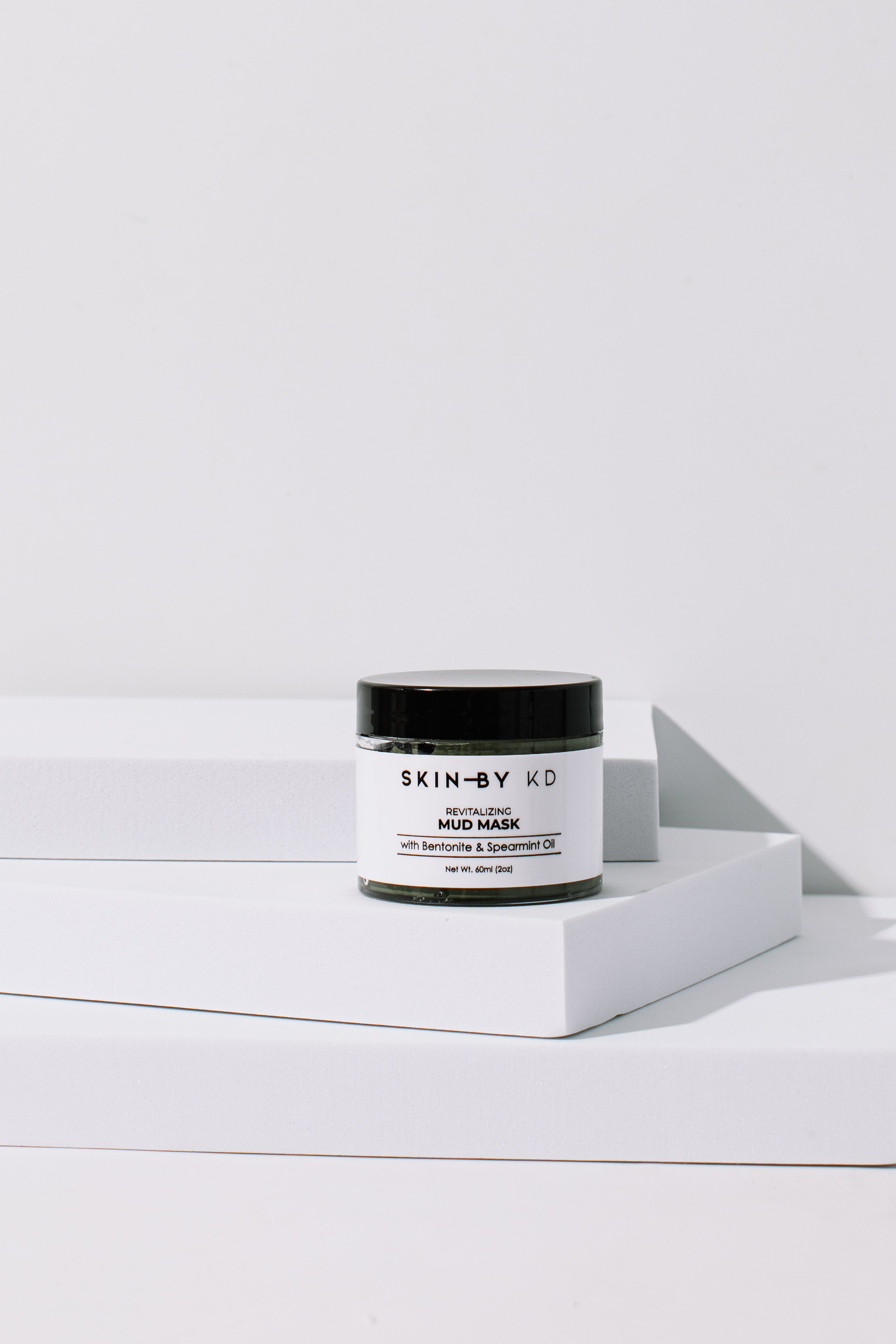 Revitalizing Mud Mask with Bentonite & Spearmint Oil