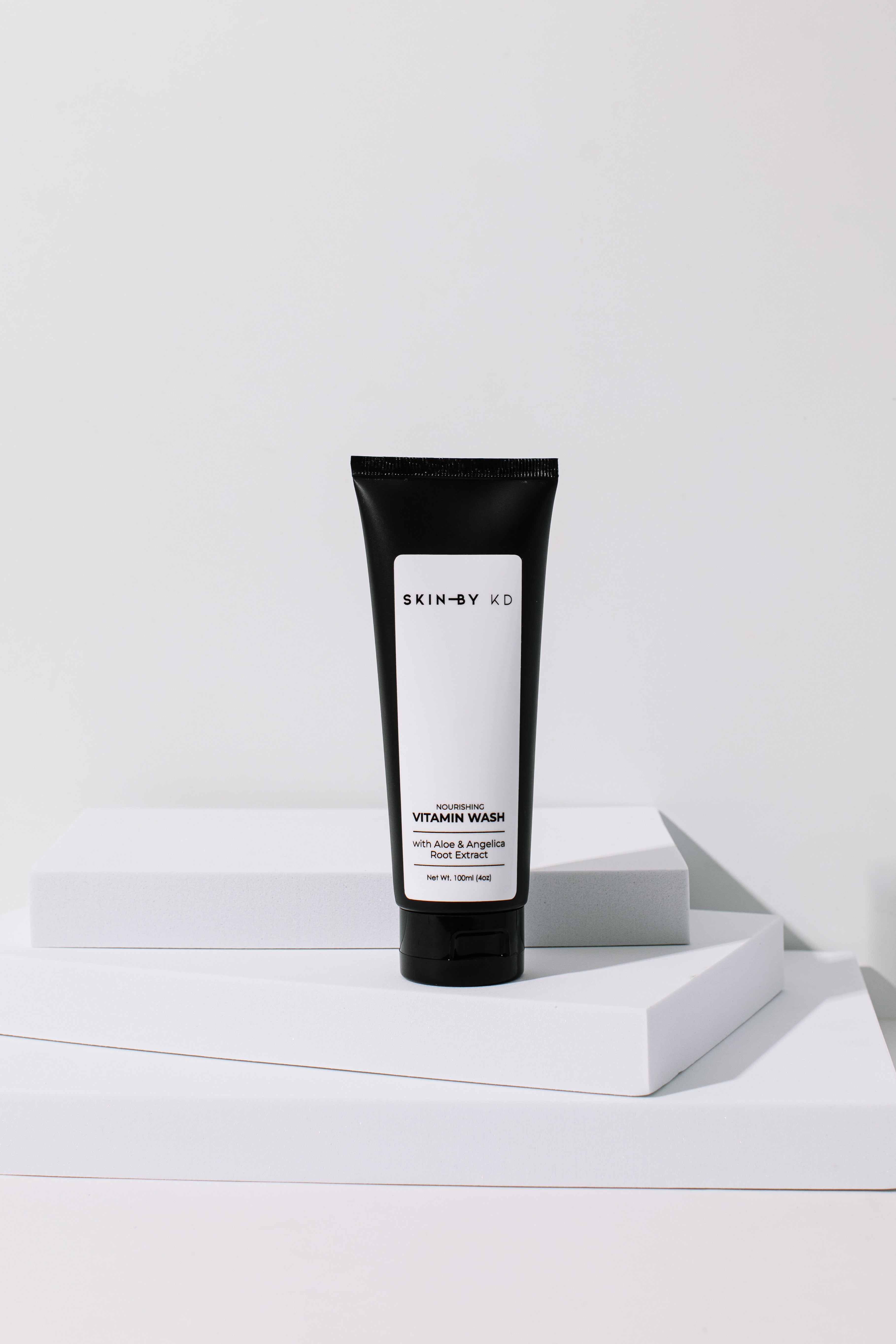 Nourishing Vitamin Wash with Aloe & Angelica Root Extract